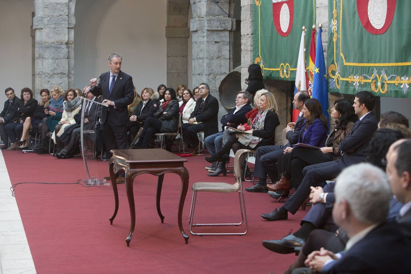 Gobierno, sindicatos y profesionales sellan el "Pacto por la Sanidad"