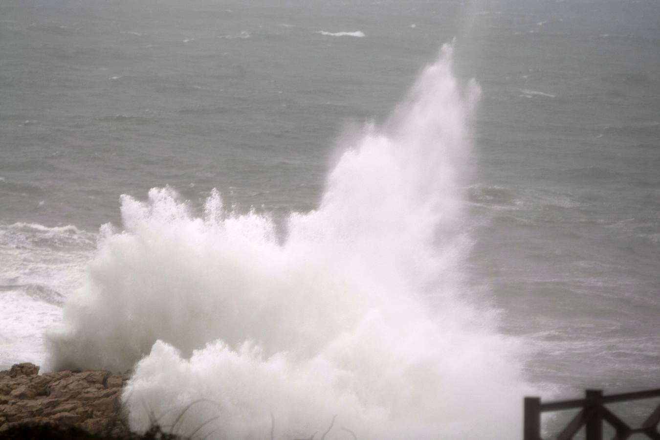 Cantabria de nuevo en alerta por viento, lluvia y fuerte oleaje