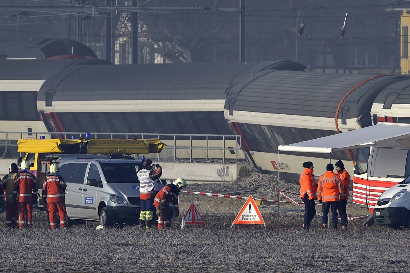 Medio centenar de heridos al chocar dos trenes en Suiza