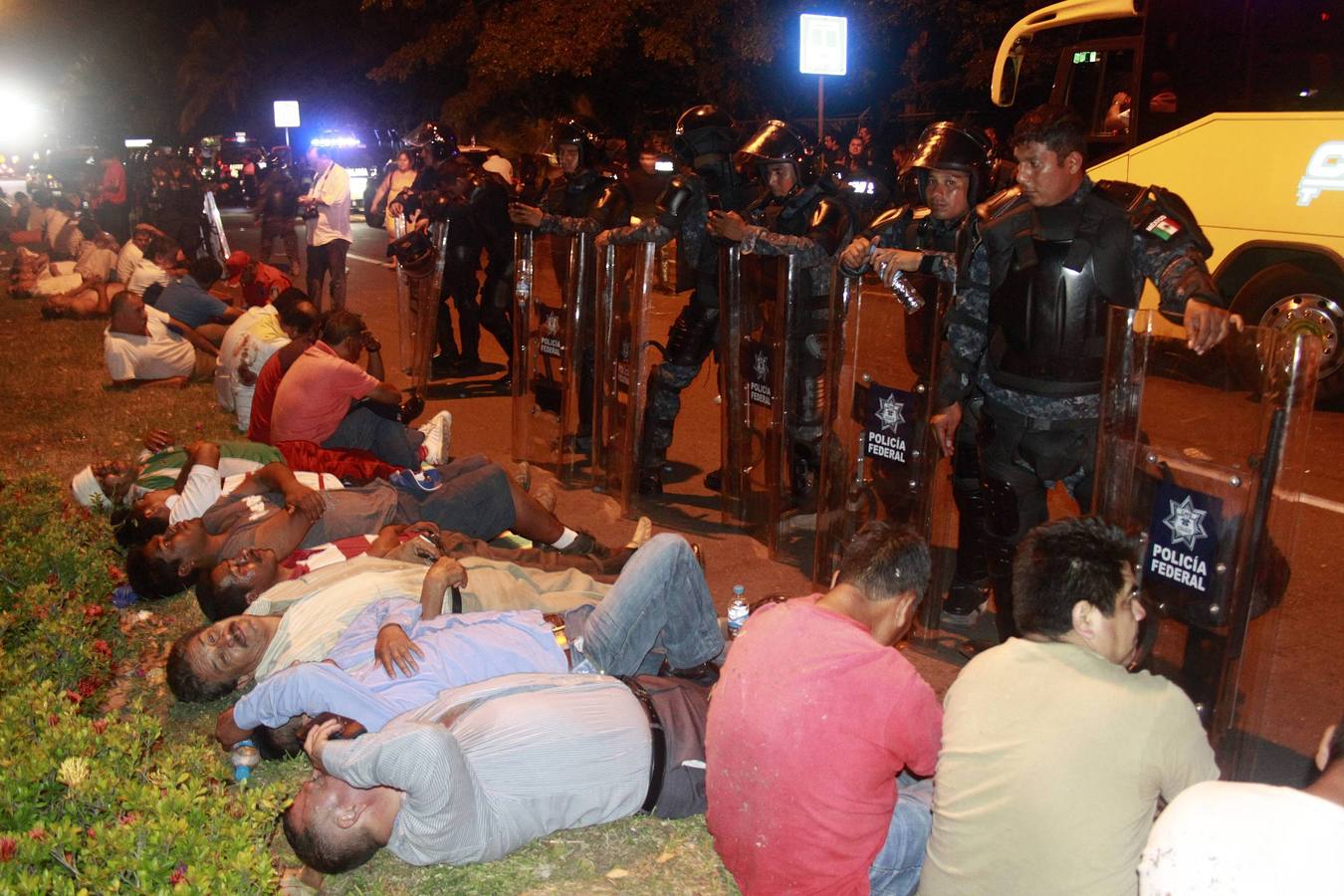 Profesores contra policías