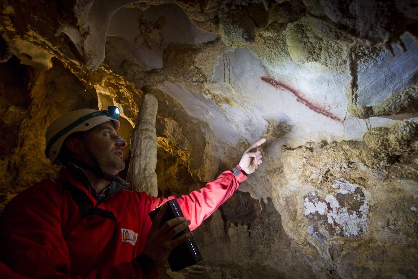 Descubiertas pinturas rupestres en una cueva de Peñarrubia