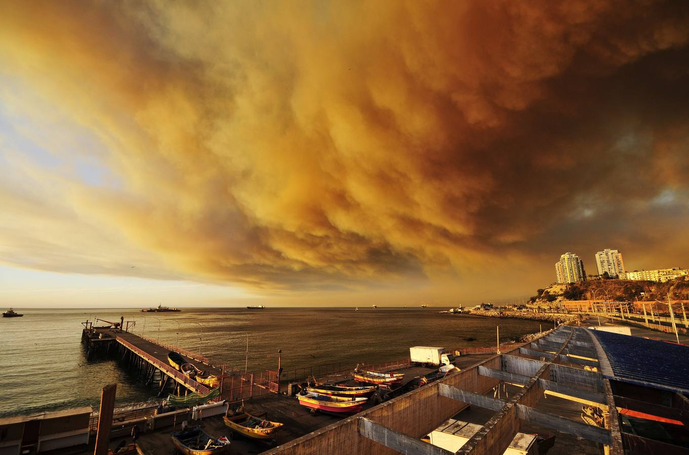 El fuegio devora Valparaiso