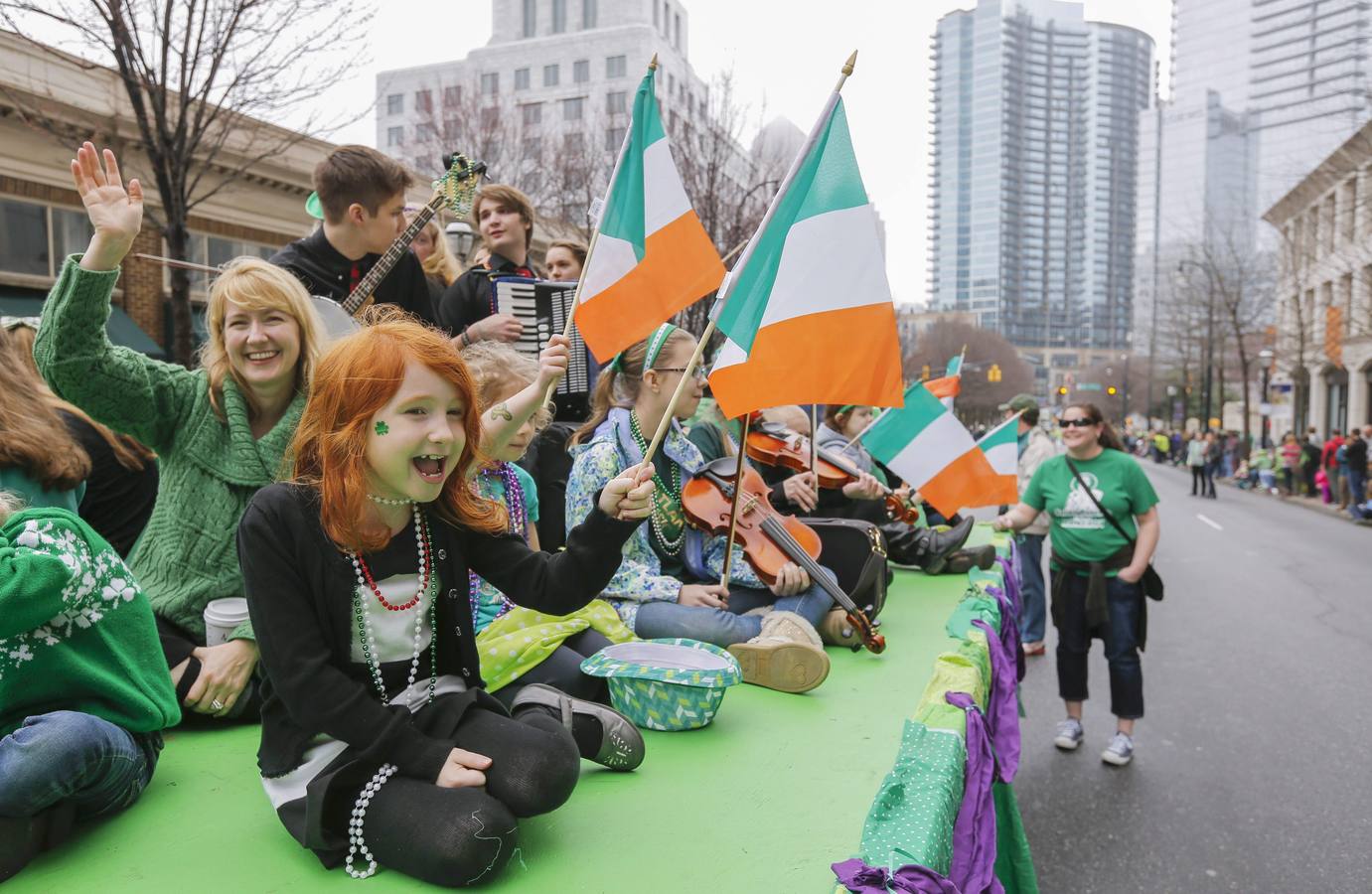 El mundo se tiñe de verde por San Patricio