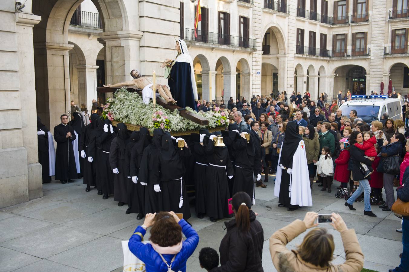 La Cofradía de los Dolores recorre Santander