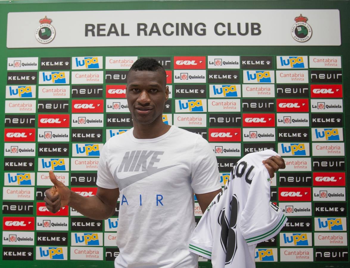 Presentación del delantero senegalés Mamadou Sylla,