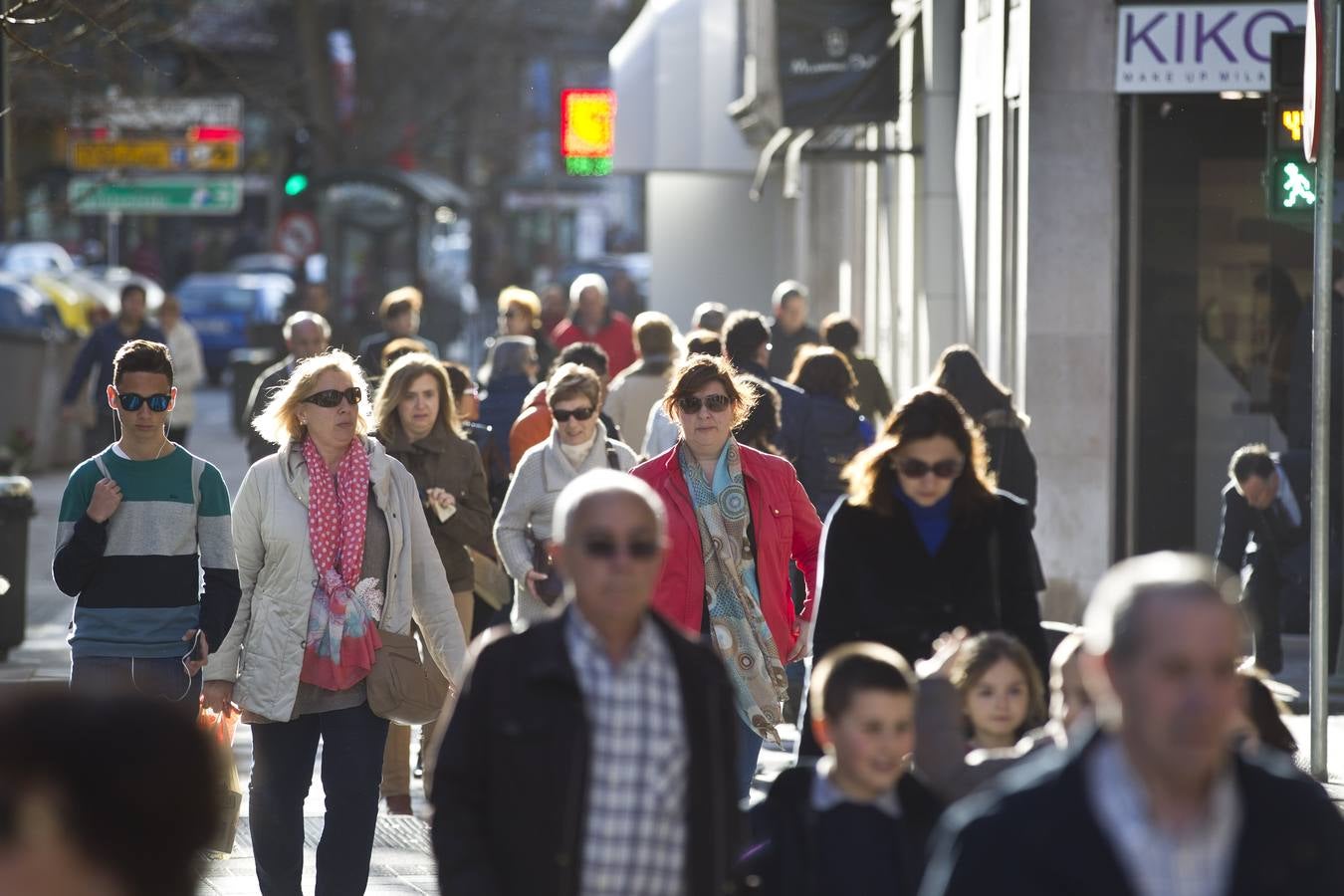 Muchos paseos pero pocas compras en Jueves Santo