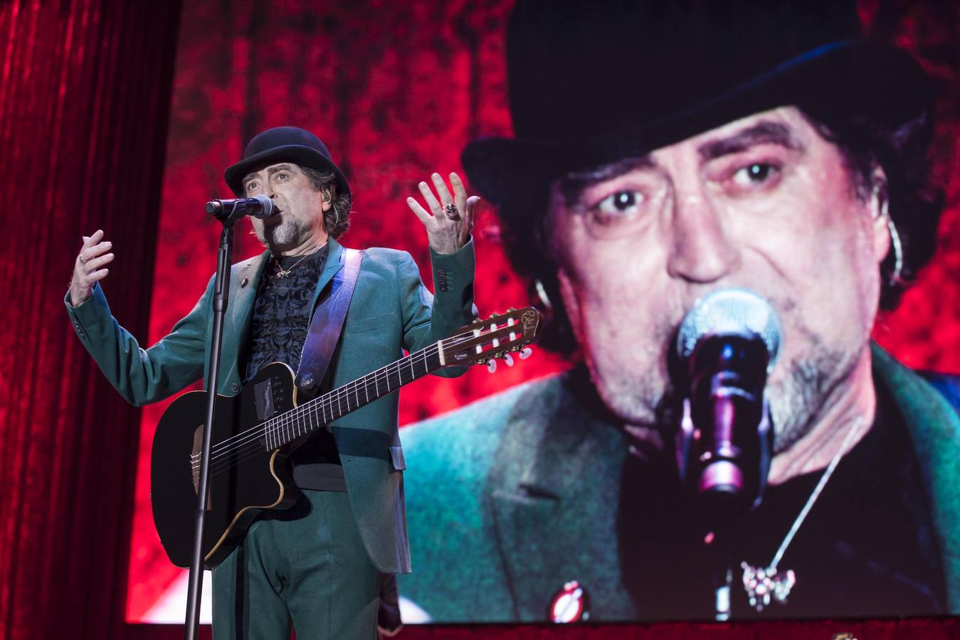 Joaquín Sabina embelesa al público cántabro