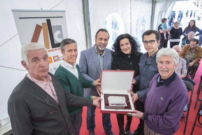 Buen ambiente en la Feria del libro de Santander