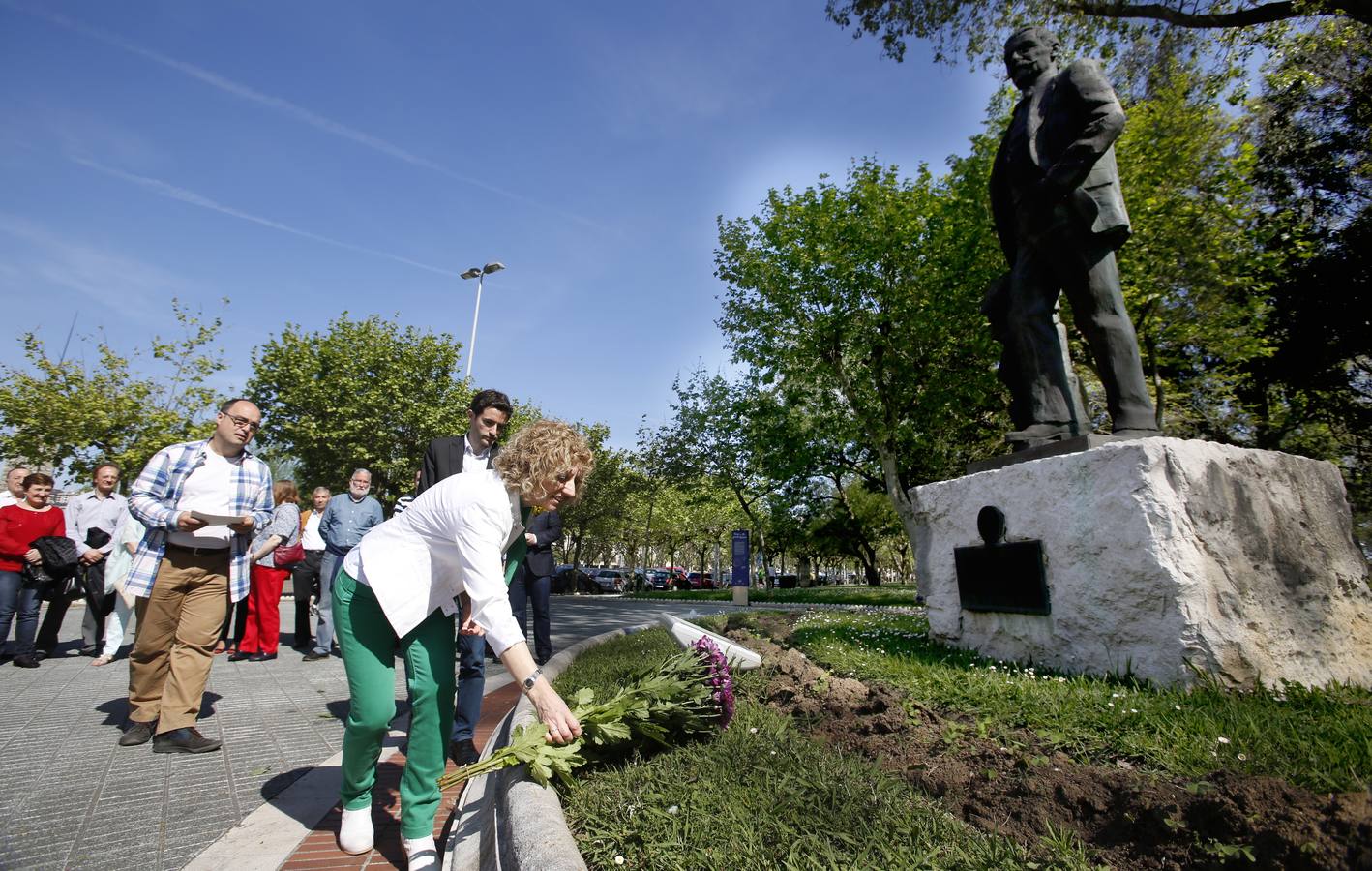 El PSOE hace campaña con un homenaje a Pérez Galdos