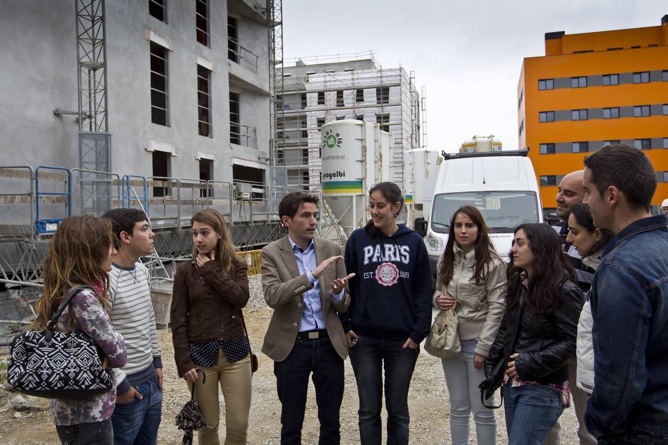 Pedro Casares visita las VPO en construcción de La Albericia