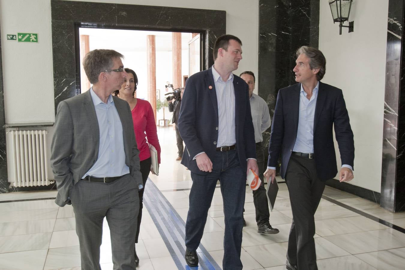 De la Serna inicia con IU y Ciudadanos sus contactos con otros partidos