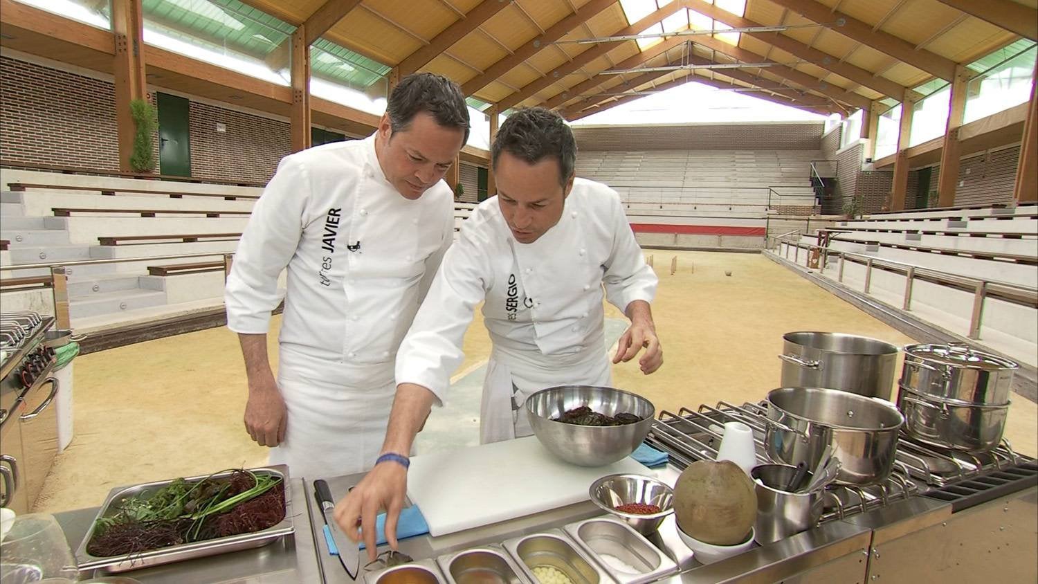 Visita de los gemelos Torres a Noja