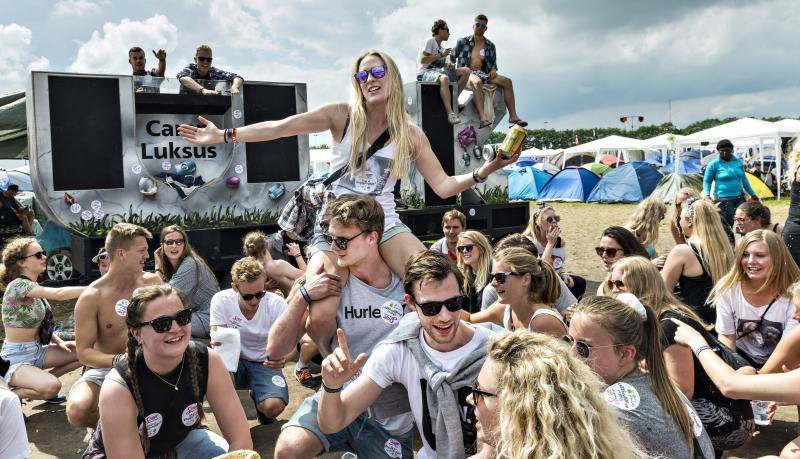 Juerga, música y toneladas de cerveza en el Roskilde Festival