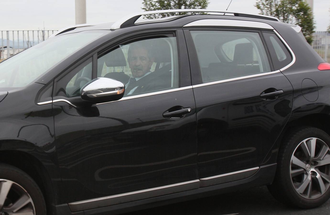 El primer día de Revilla como presidente, en imágenes