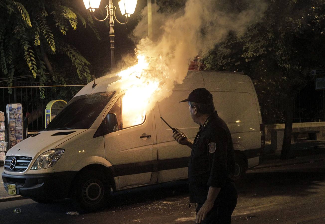 Cócteles molotov contra la Policía en Atenas
