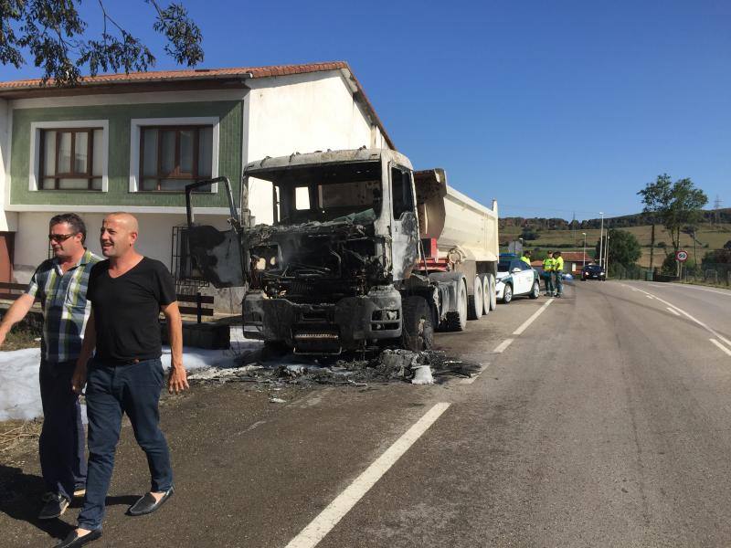 Incendio de un camión en Sobarzo