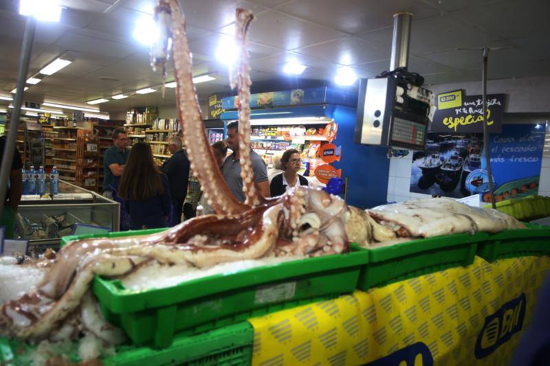 Un calamar gigante en la pescadería del BM