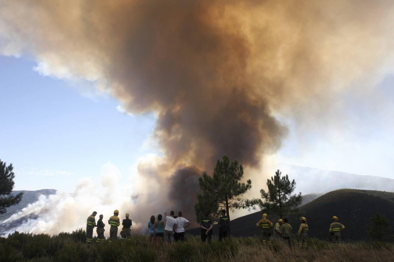 El incendio en la Sierra de Gata sigue descontrolado