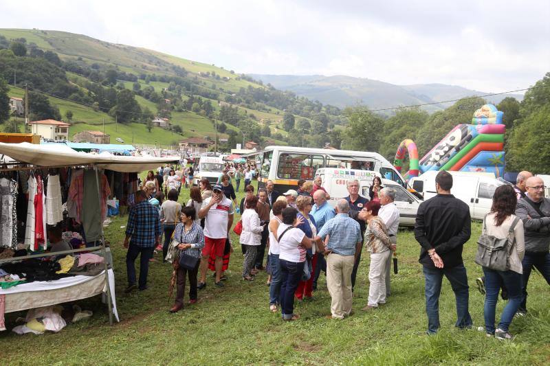 Los pasiegos honran a la Virgen de Valvanuz