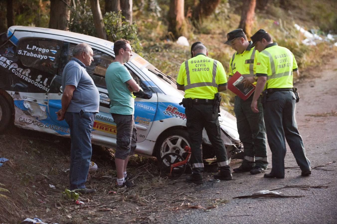 Mueren seis personas arrolladas en un rally en La Coruña