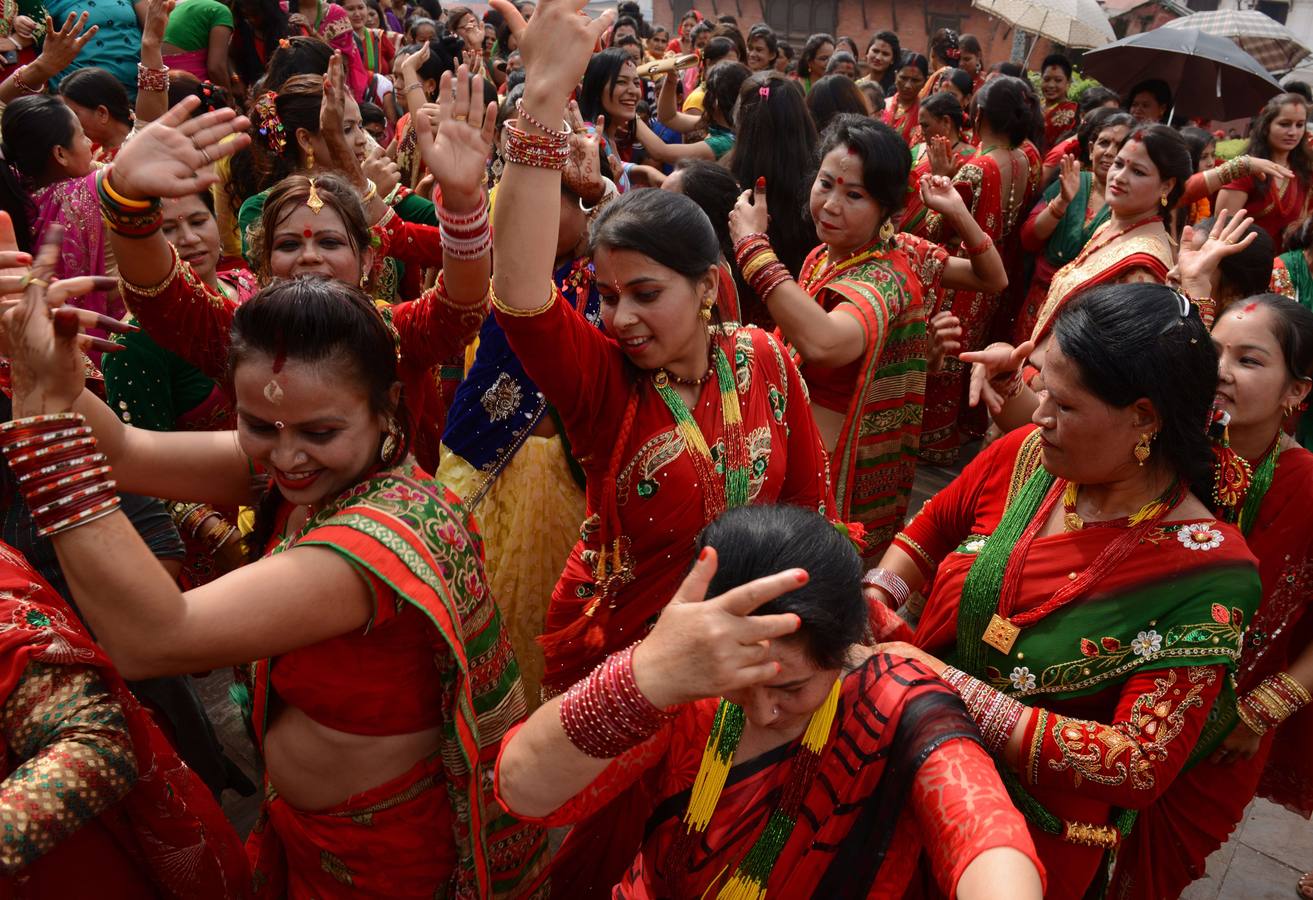 Nepal celebra el Festival Teej en el templo de Pahupati