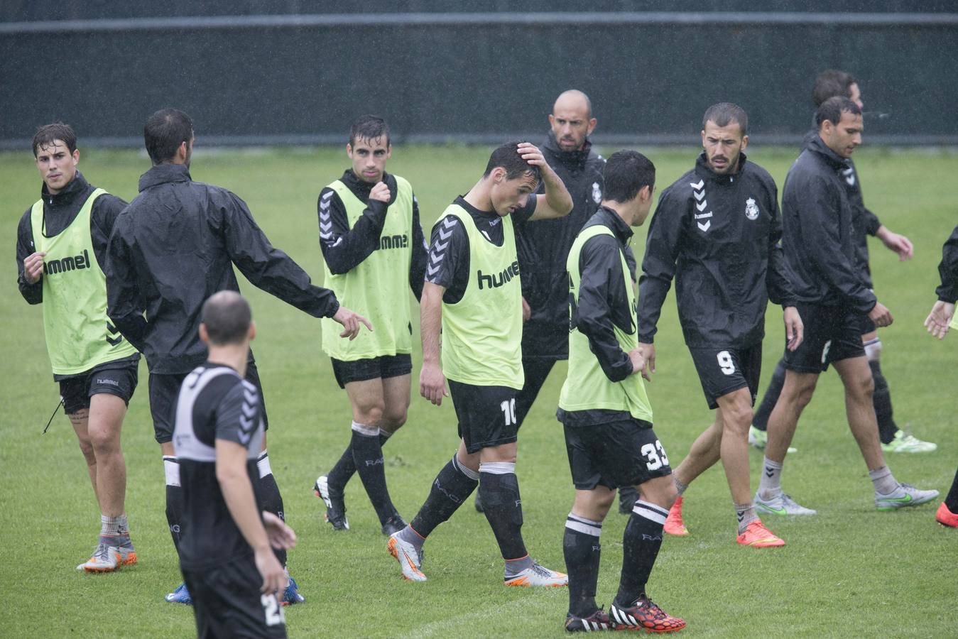 El Racing entrena bajo la lluvia