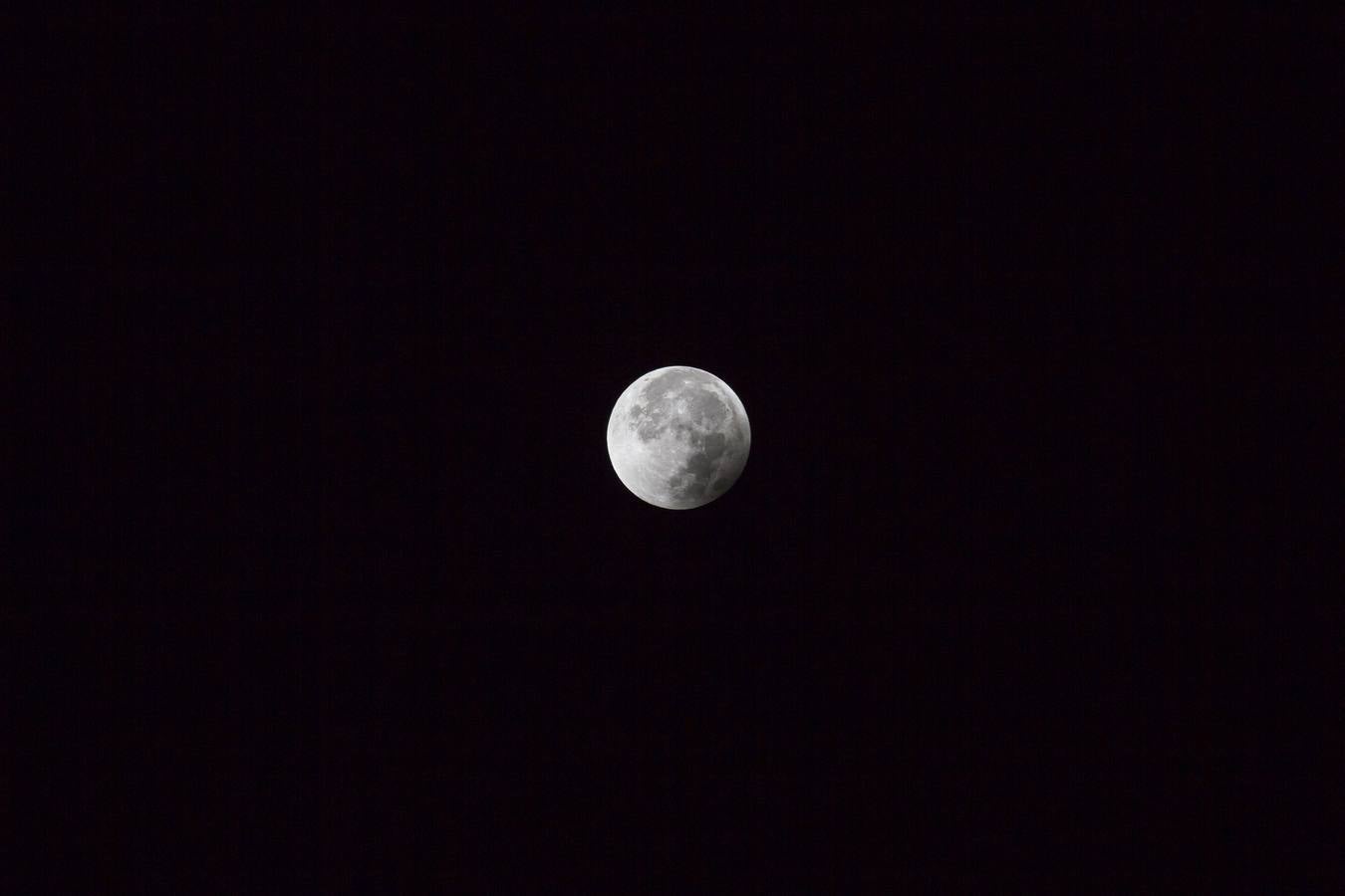 Así se vio la luna desde Cantabria