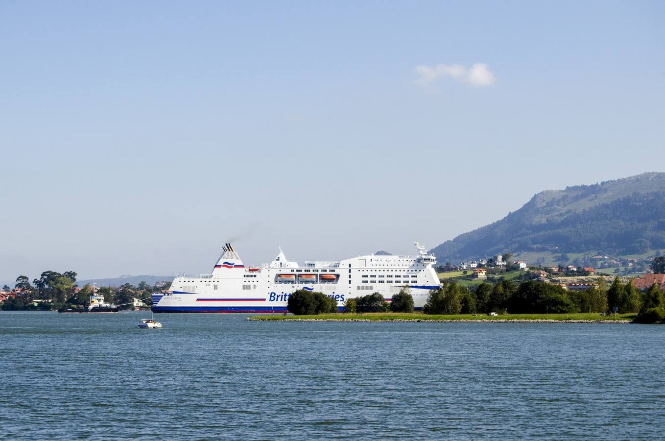 El St. Michel llega a las instalaciones de Astander en Astillero