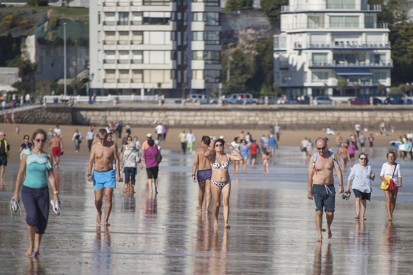 Sol y el calor en el puente de Todos los Santos