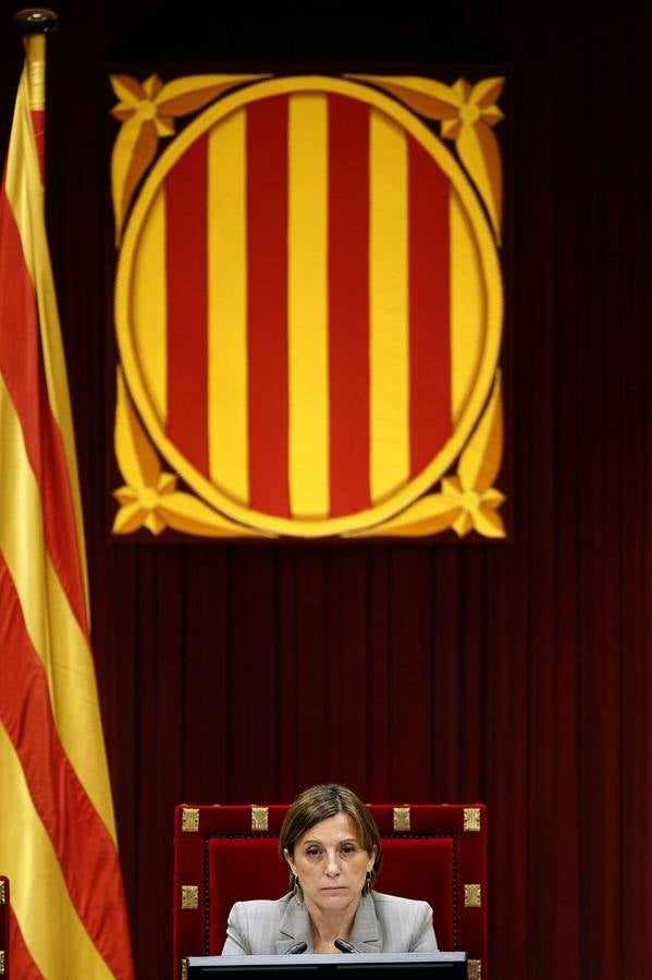 El parlamento de Cataluña celebra el pleno de la "desconexión"