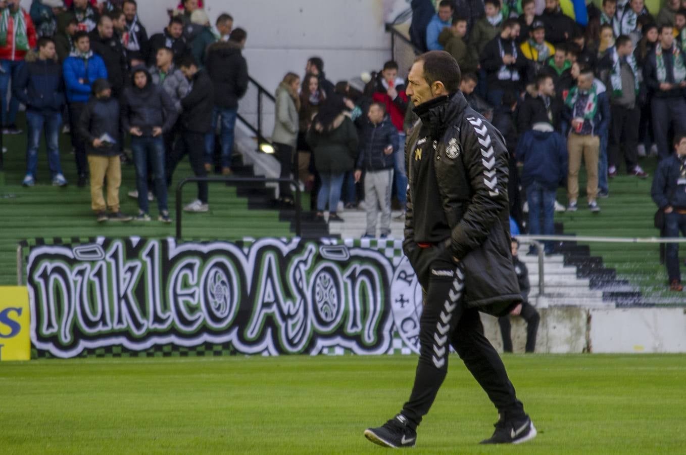 Goleada en casa contra el Cacereño