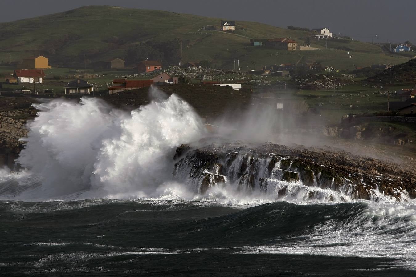 Cantabria, en alerta naranja por el fuerte oleaje