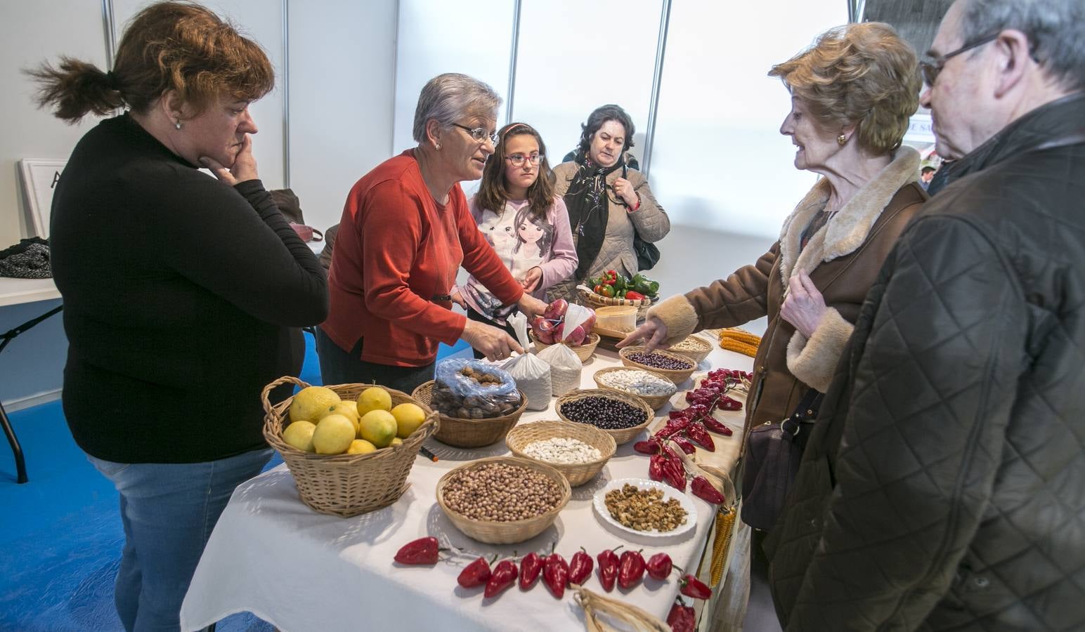 Ásistentes y aprendices en la Feria del Producto