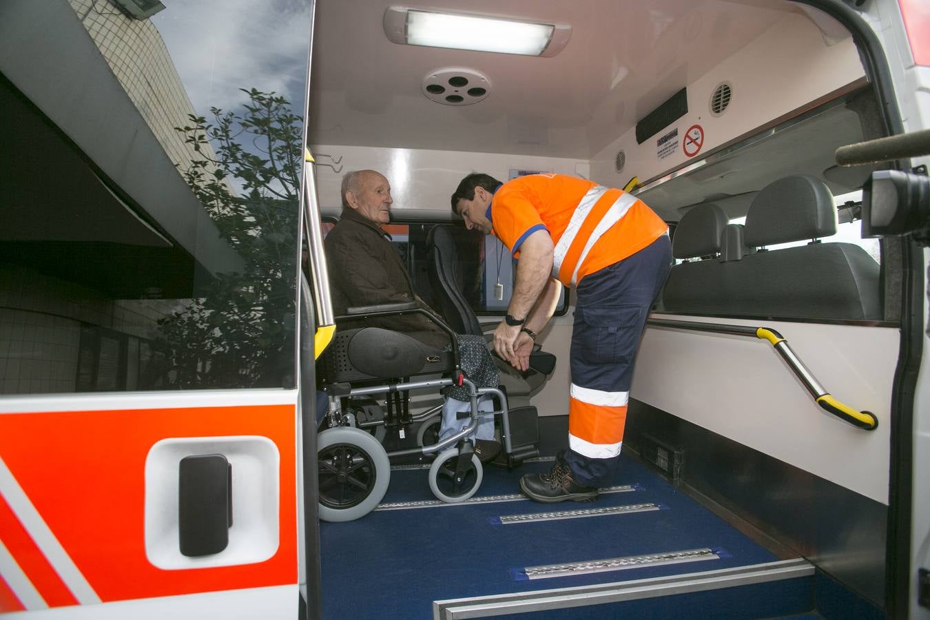 Comienza el traslado de pacientes de la Residencia