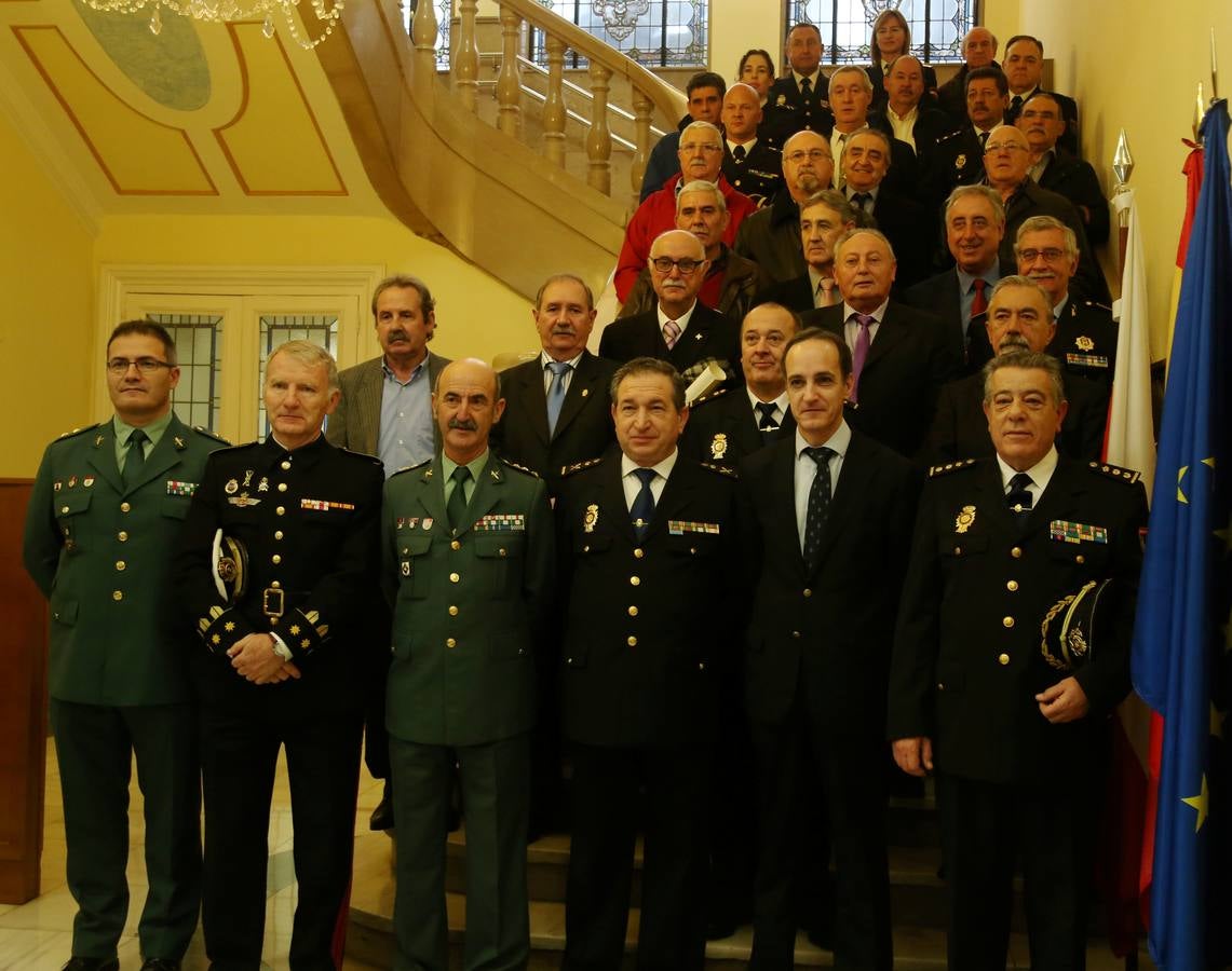 La Policía Nacional de Cantabria distingue a 17 agentes que se han jubilado