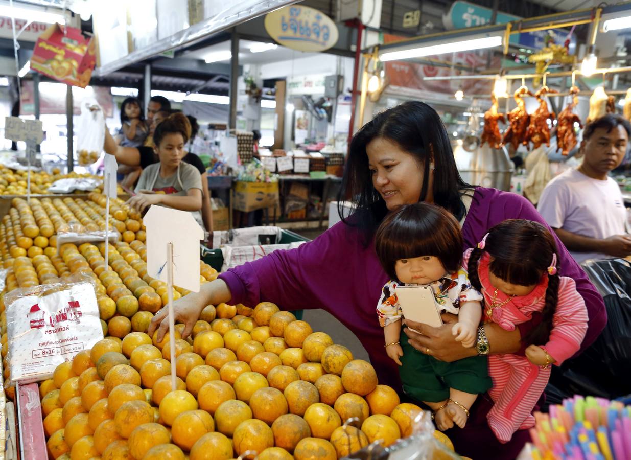 La moda de las muñecas 'con alma' de Tailandia