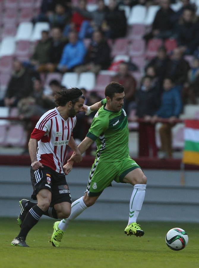 El Racing empata en Logroño
