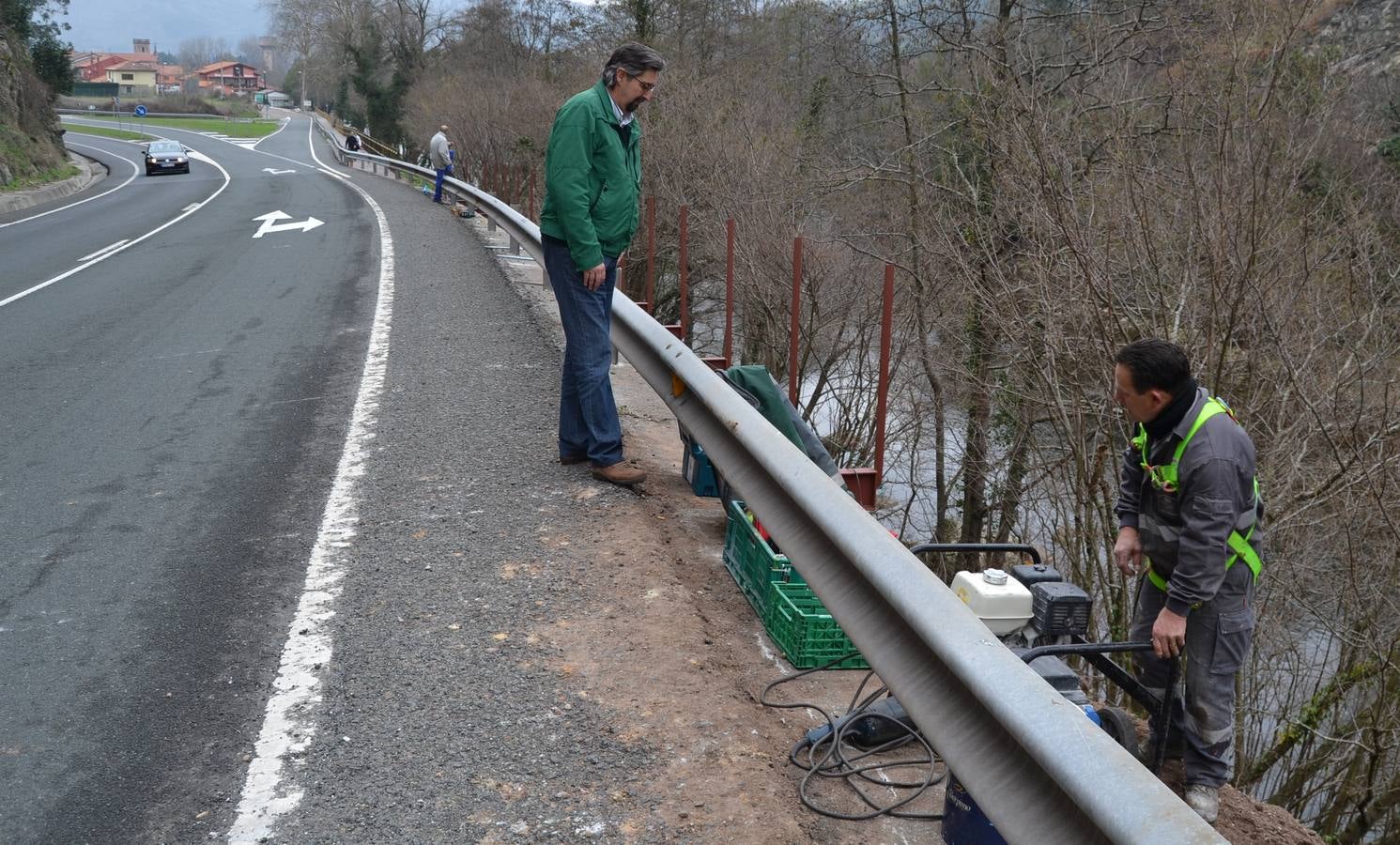 Renovada senda fluvial