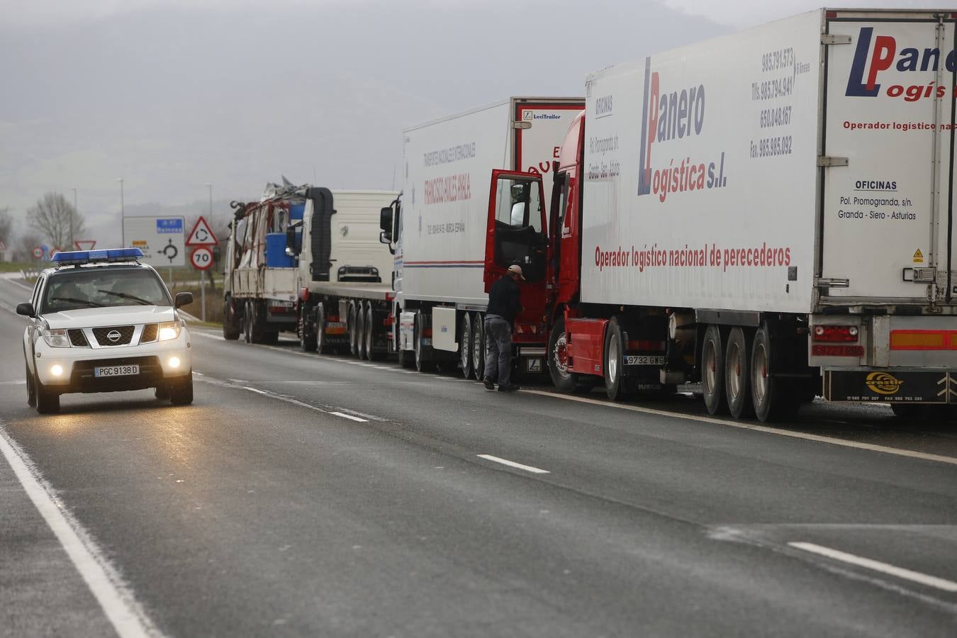 Tráfico corta la autovía y la nacional entre Arenas de Iguña y Mataporquera