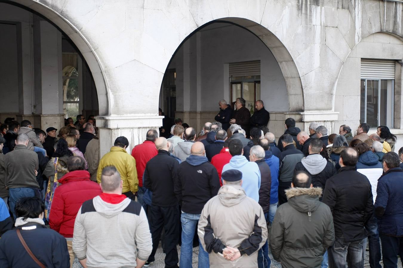 Los trabajadores de Sniace valoran la salida a Bolsa