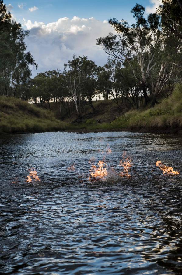 Fuego en el río