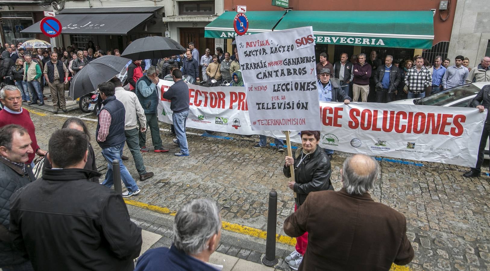 Los ganaderos se concentran frente al Gobierno