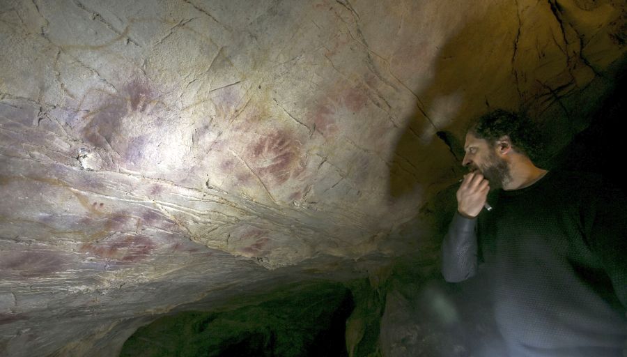 Arte rupestre en la Cueva del Castillo (Puente Viesgo)