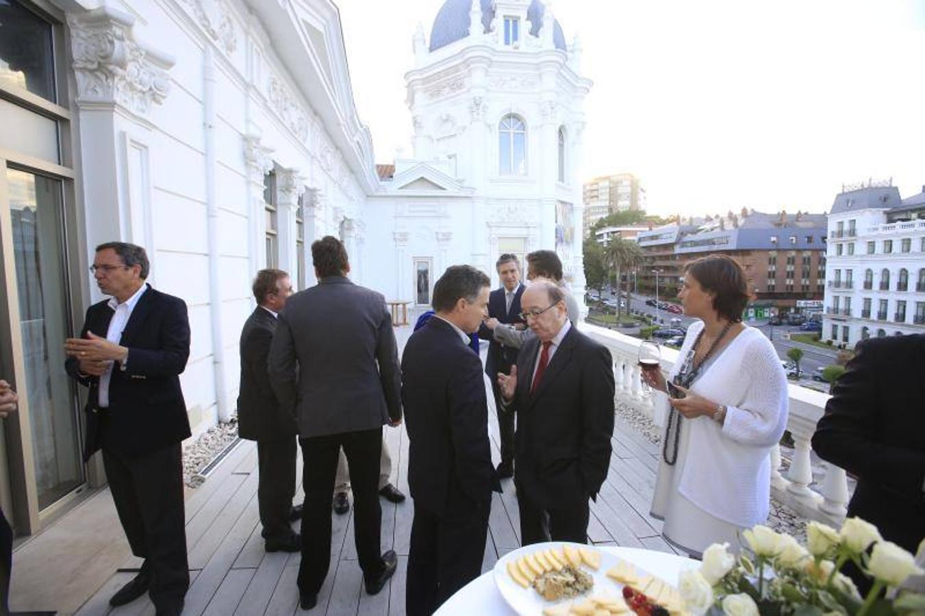 Recepción a los participantes en el foro 'Futuro en Español'