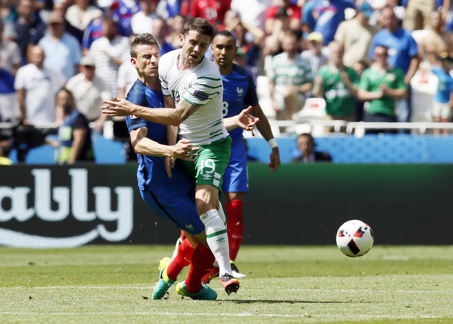 Francia vence a Irlanda