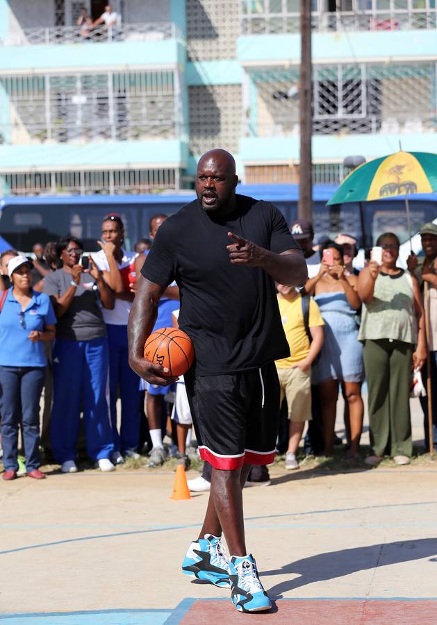 El 'gran' Shaquille visita Cuba