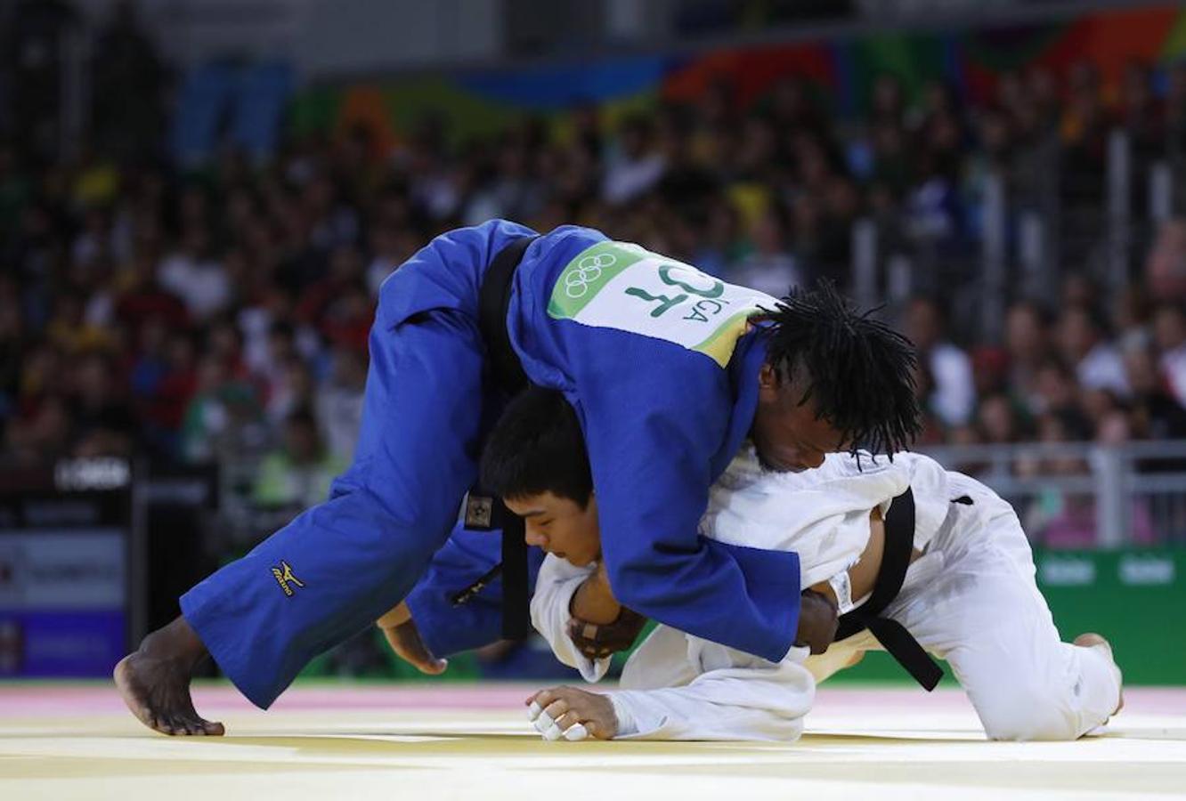 Las mejores imágenes de la victoria, en judo, del deportista refugiado Popole Misenga