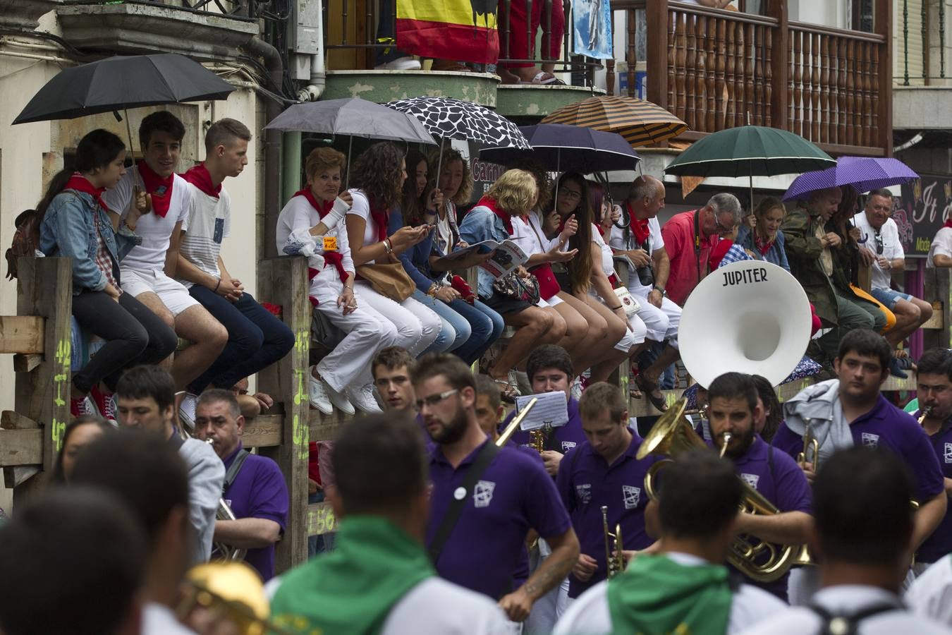 El peligro marca el primer encierro de Ampuero