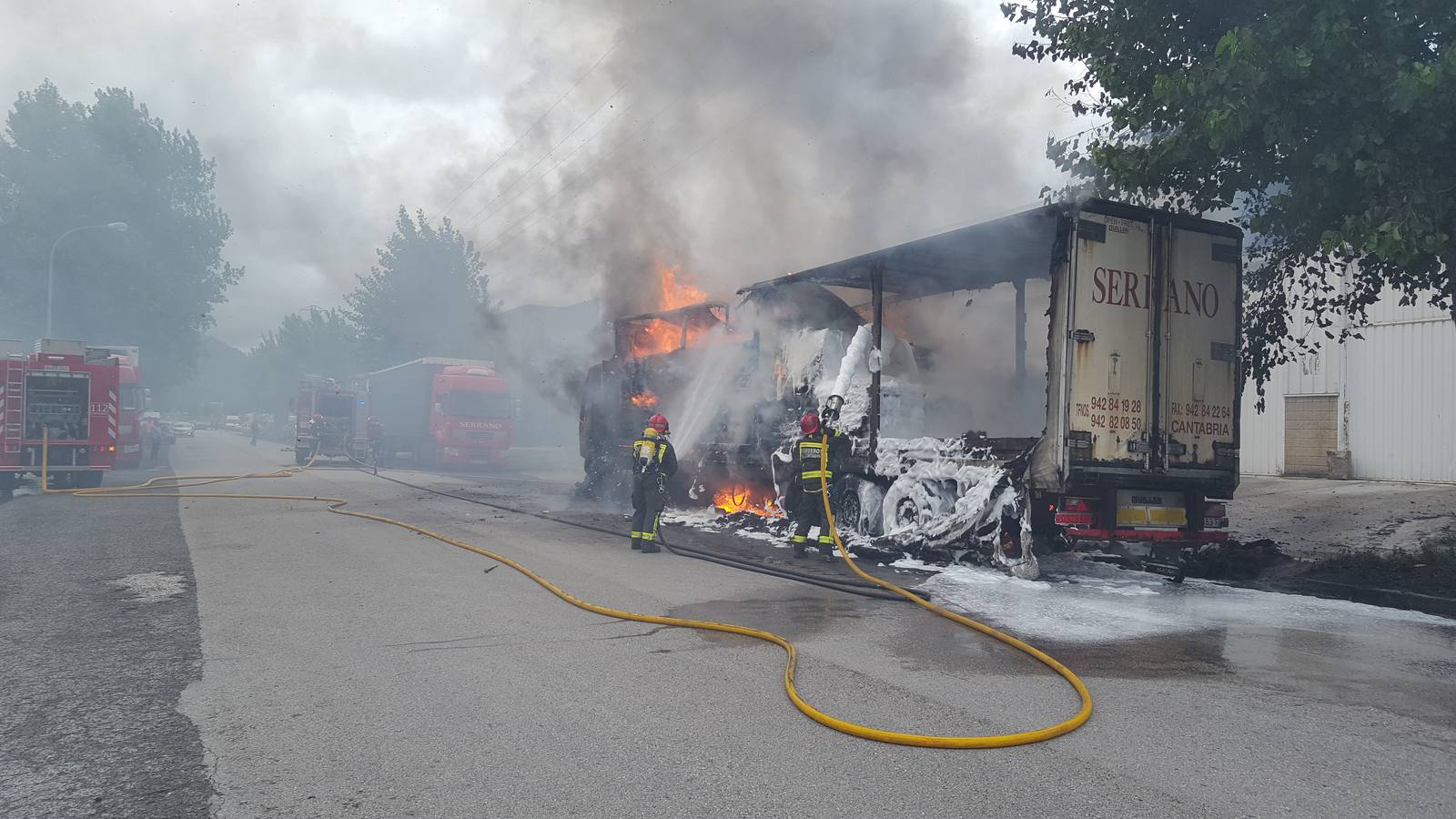 Se calcina un camión en Los Corrales