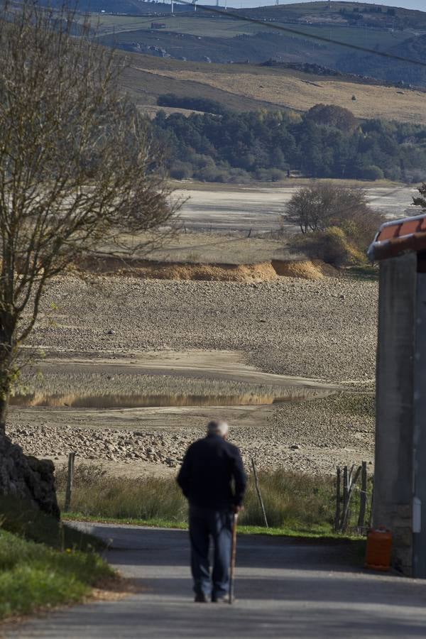 El Pantano del Ebro se encuentra ya en el tercer nivel más bajo de los diez últimos años